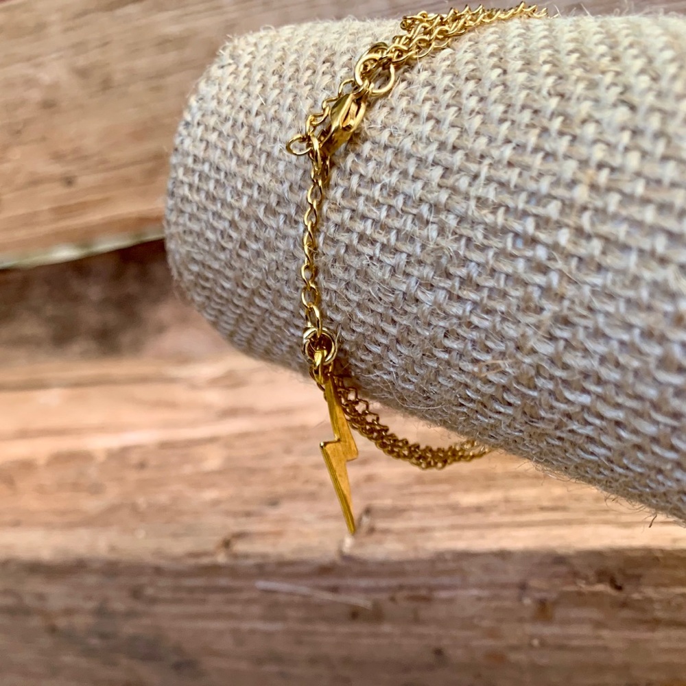 Bolt bracelet